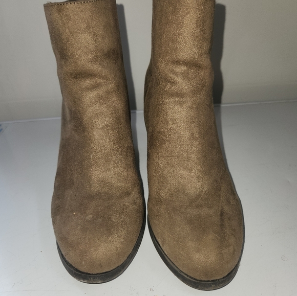 Call it Spring ankle boots - Picture 2 of 4